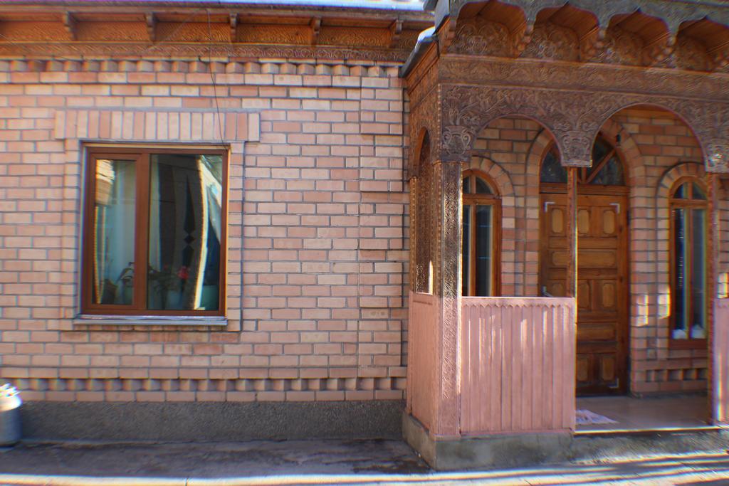 Hostel Ilbirs Karakol Exteriör bild